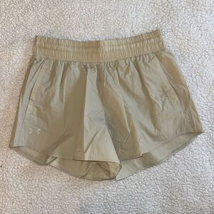 Under Armour Women’s Flex Woven Crinkle Shorts Tan Medium NWT